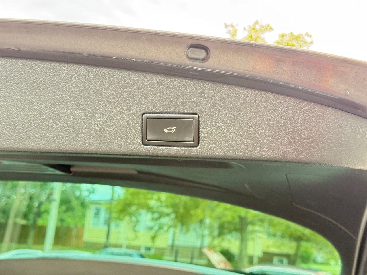 Used 2012 Volkswagen Touareg VR6 image 33