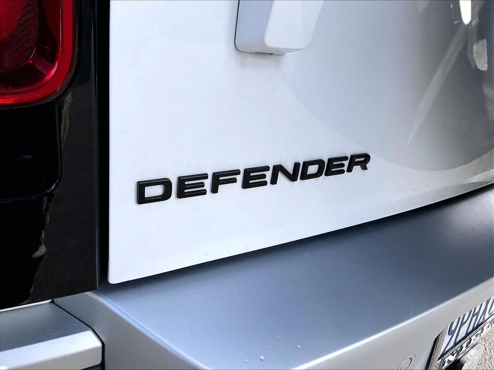 Used 2025 Land Rover Defender 110 S AWD/4WD image 11