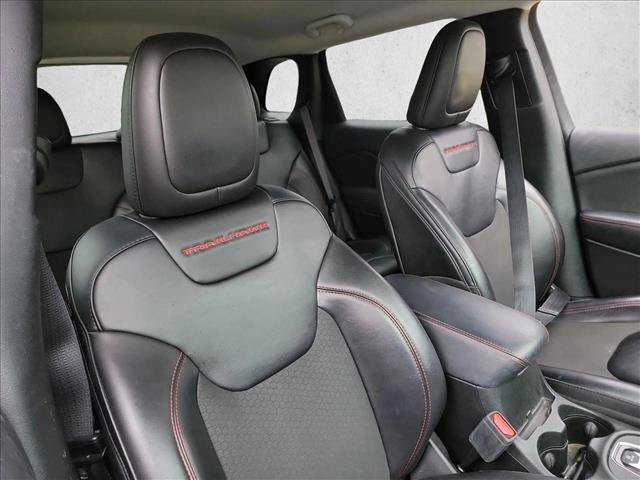 Used 2022 Jeep Cherokee Trailhawk AWD/4WD image 12