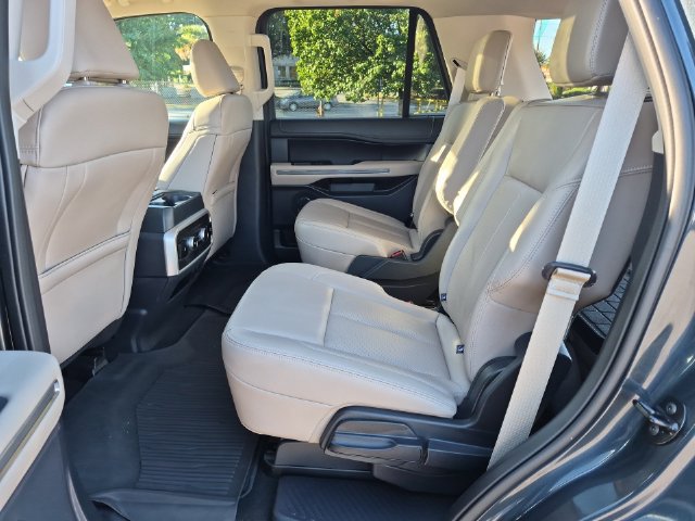 Used 2024 Ford Expedition XLT AWD/4WD image 32