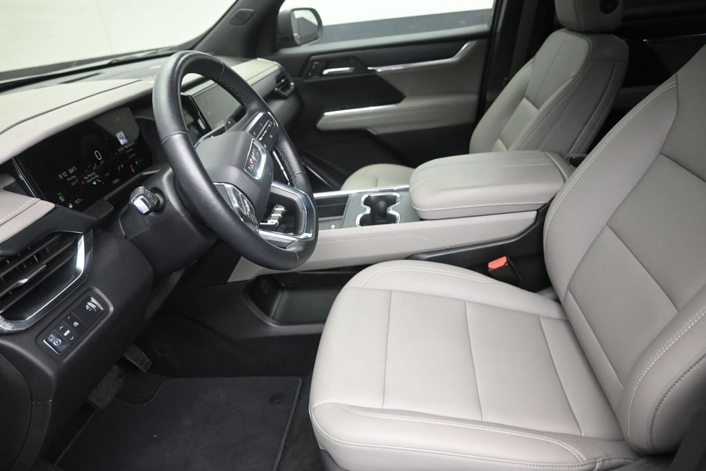 Used 2025 GMC Acadia Elevation w/ Elevation Premium Package FWD image 12