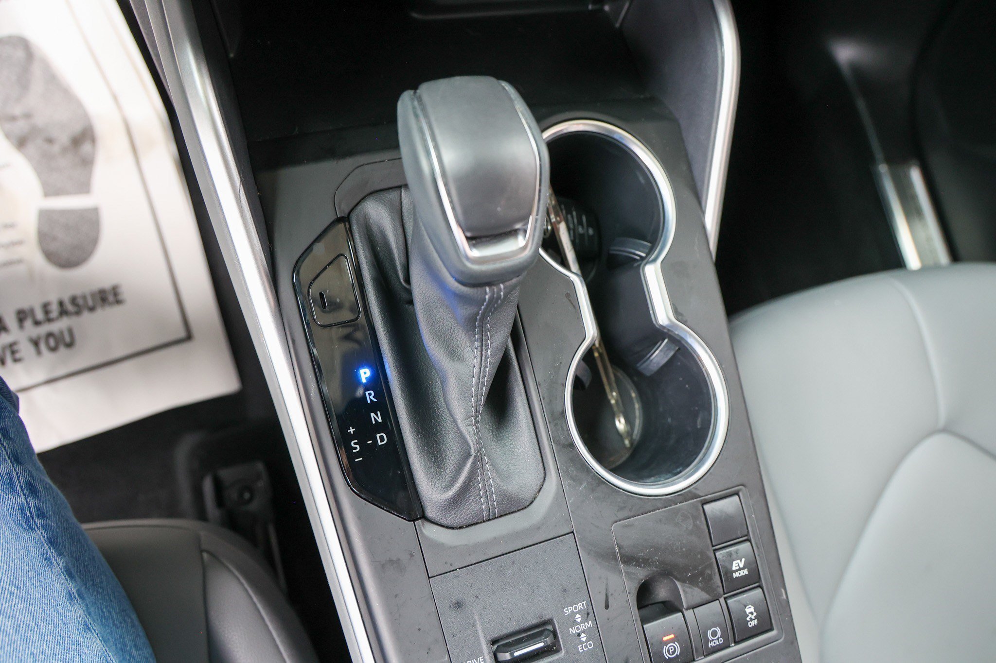 Used 2023 Toyota Highlander XLE FWD image 24