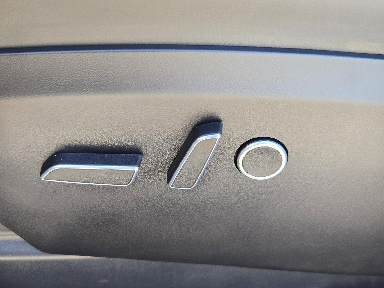 Used 2022 Tesla Model X Plaid image 20