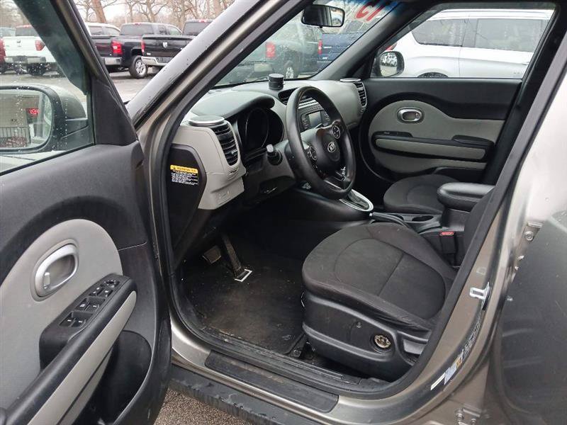 Used 2015 Kia Soul FWD image 9