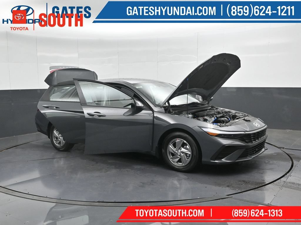Used 2025 Hyundai Elantra SE FWD image 51