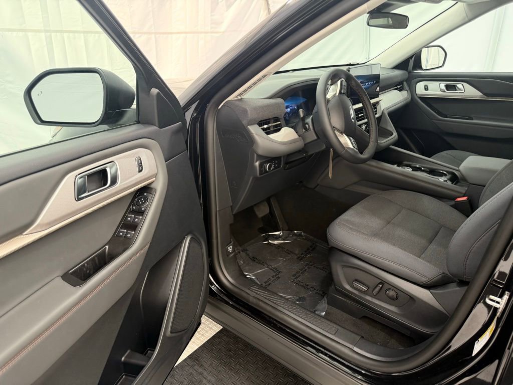 New 2025 Ford Explorer Active image 23