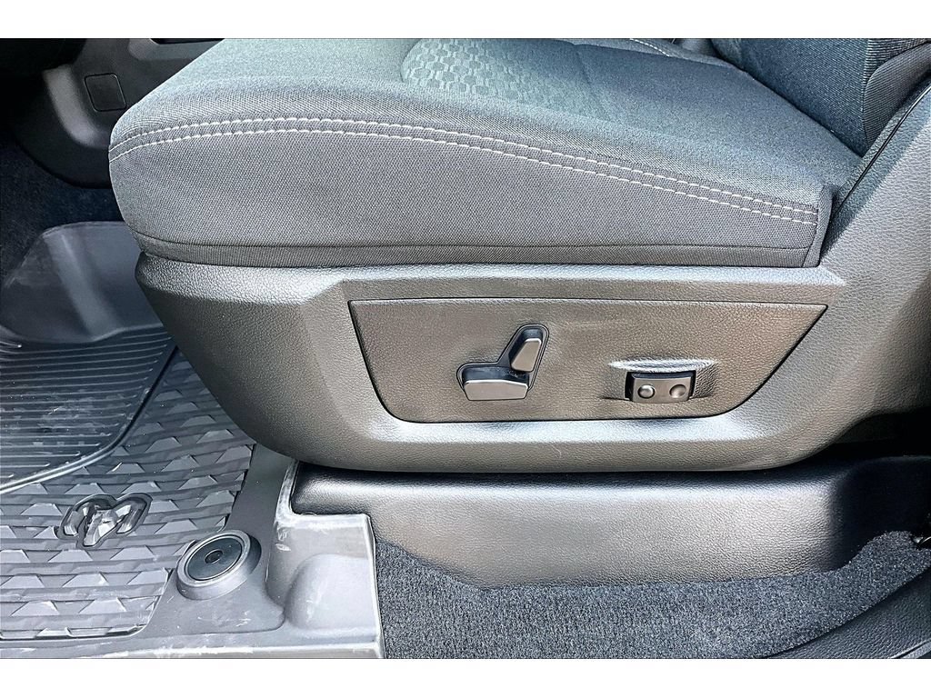 New 2026 RAM 3500 Big Horn AWD/4WD image 35