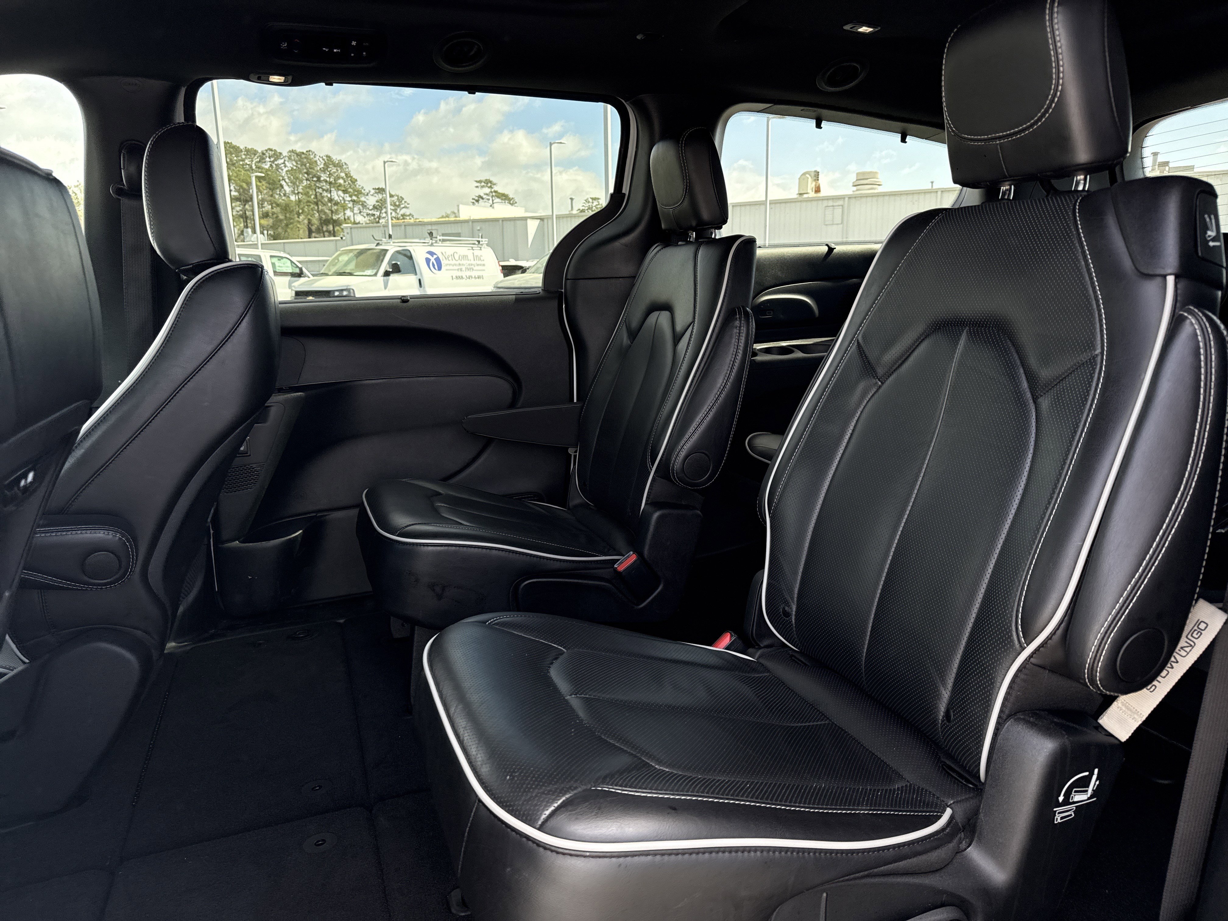 Used 2025 Chrysler Pacifica Limited FWD image 40