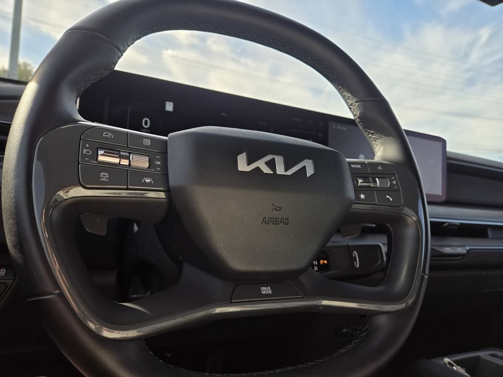 Used 2024 Kia EV9 Light Long Range RWD image 18