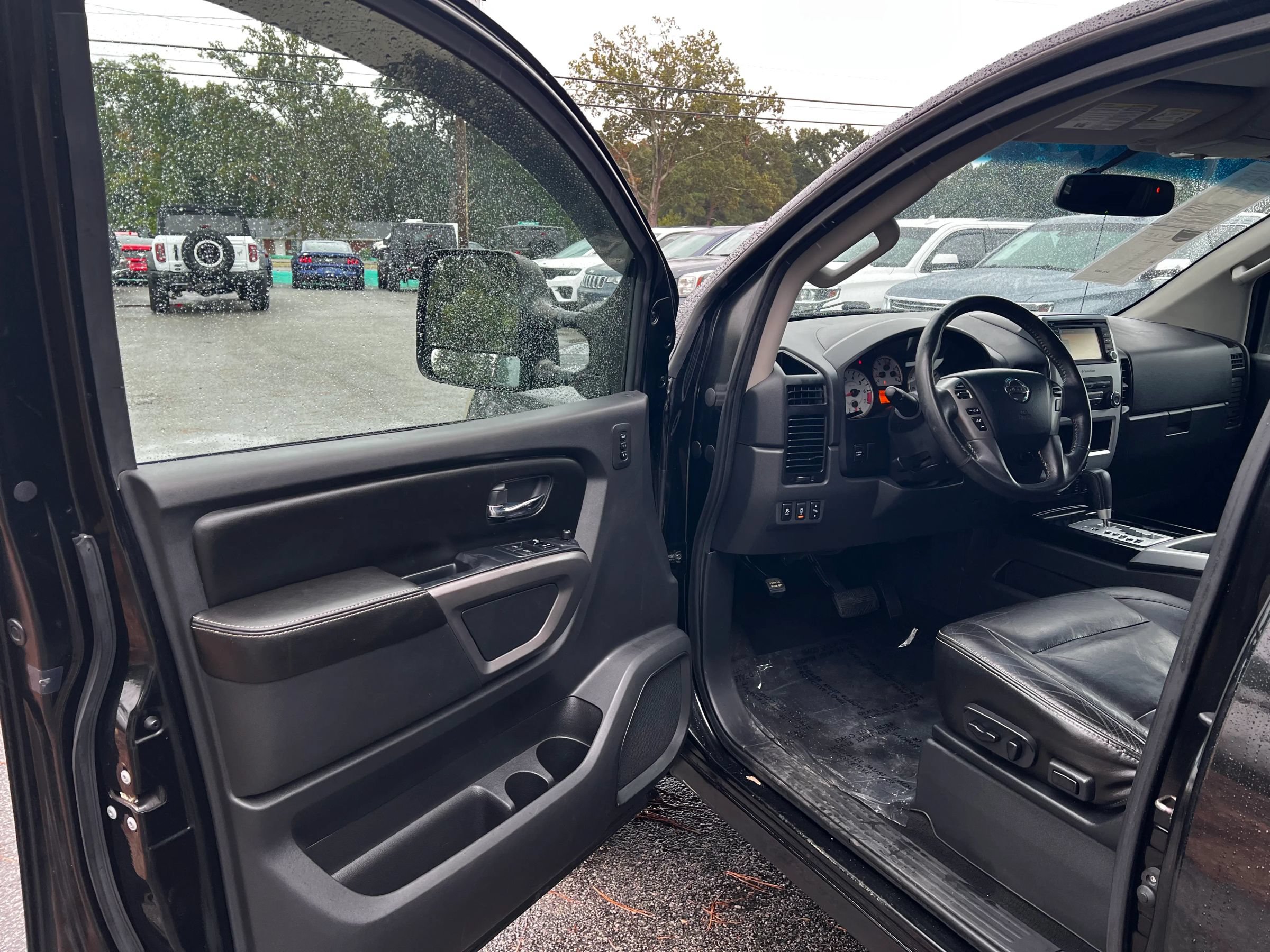 Used 2015 Nissan Titan PRO-4X w/ Pro-4x Luxury Package AWD/4WD image 11