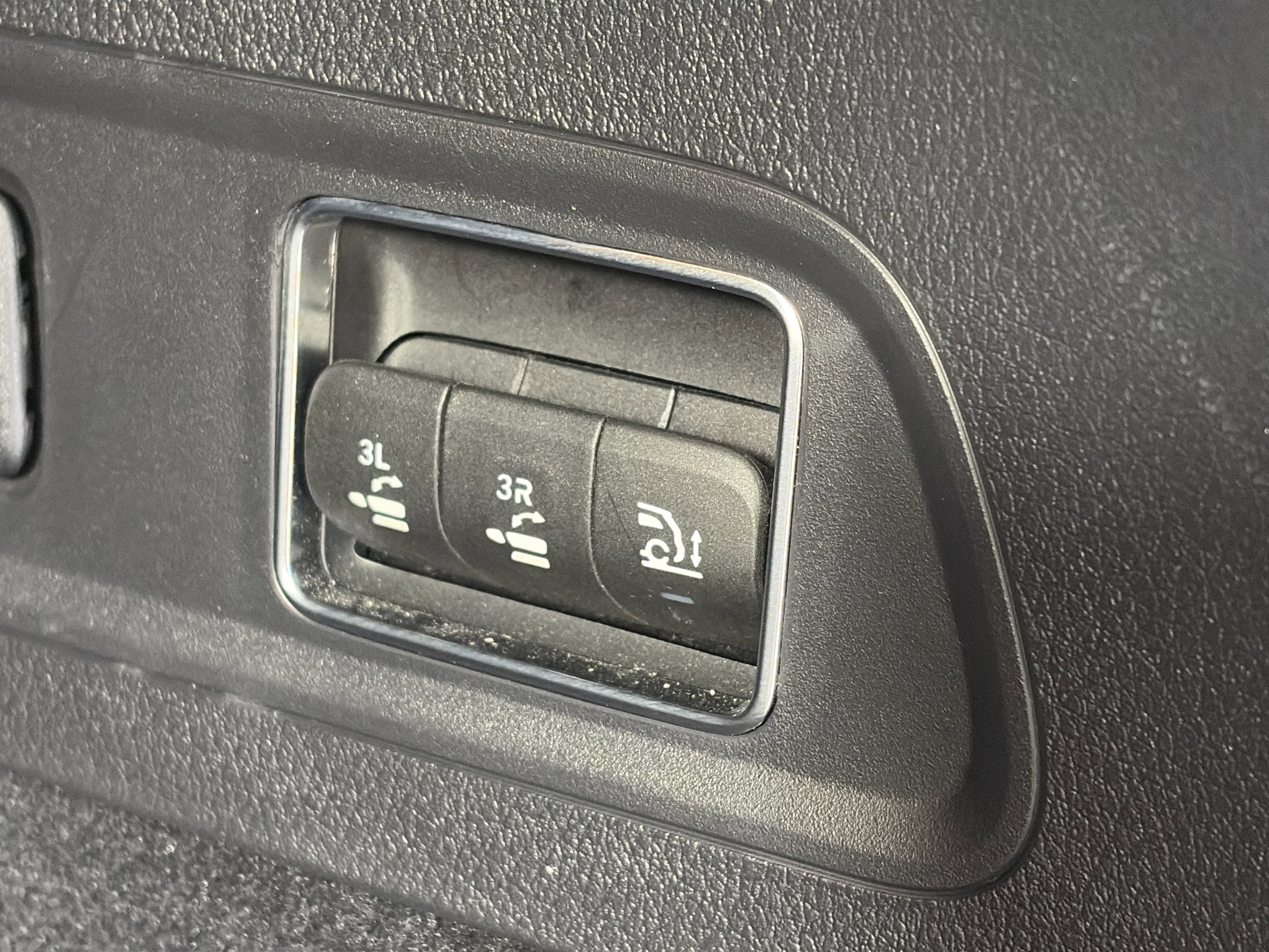 Certified 2025 Mercedes-Benz GLS 450 4MATIC image 17