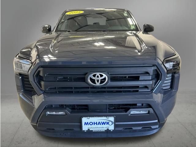 Used 2025 Toyota Tacoma SR5 AWD/4WD image 9