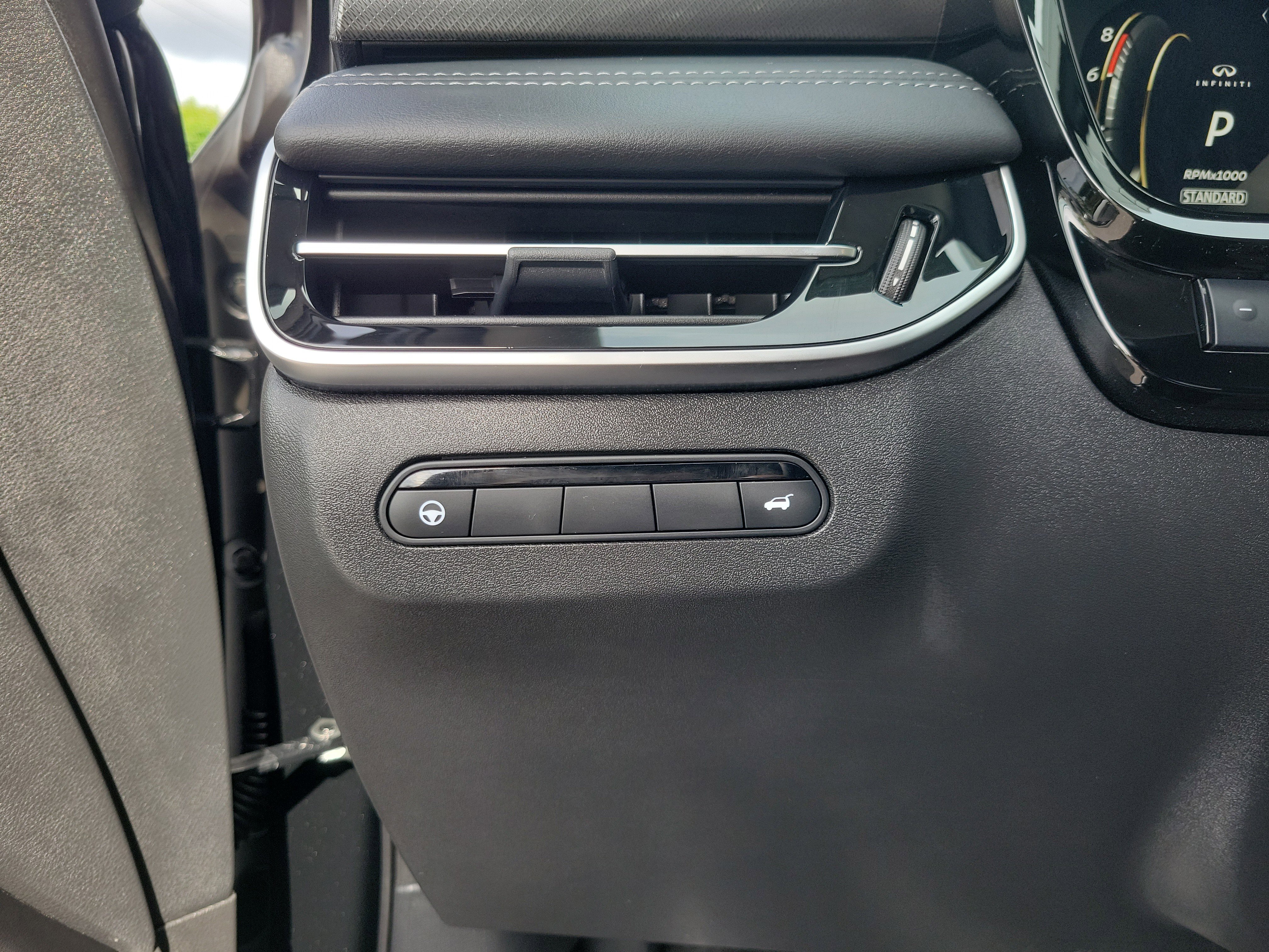 Certified 2026 INFINITI QX60 Luxe w/ Cargo Package FWD image 29