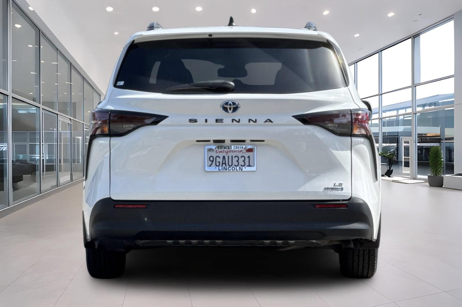 Used 2023 Toyota Sienna LE FWD image 5