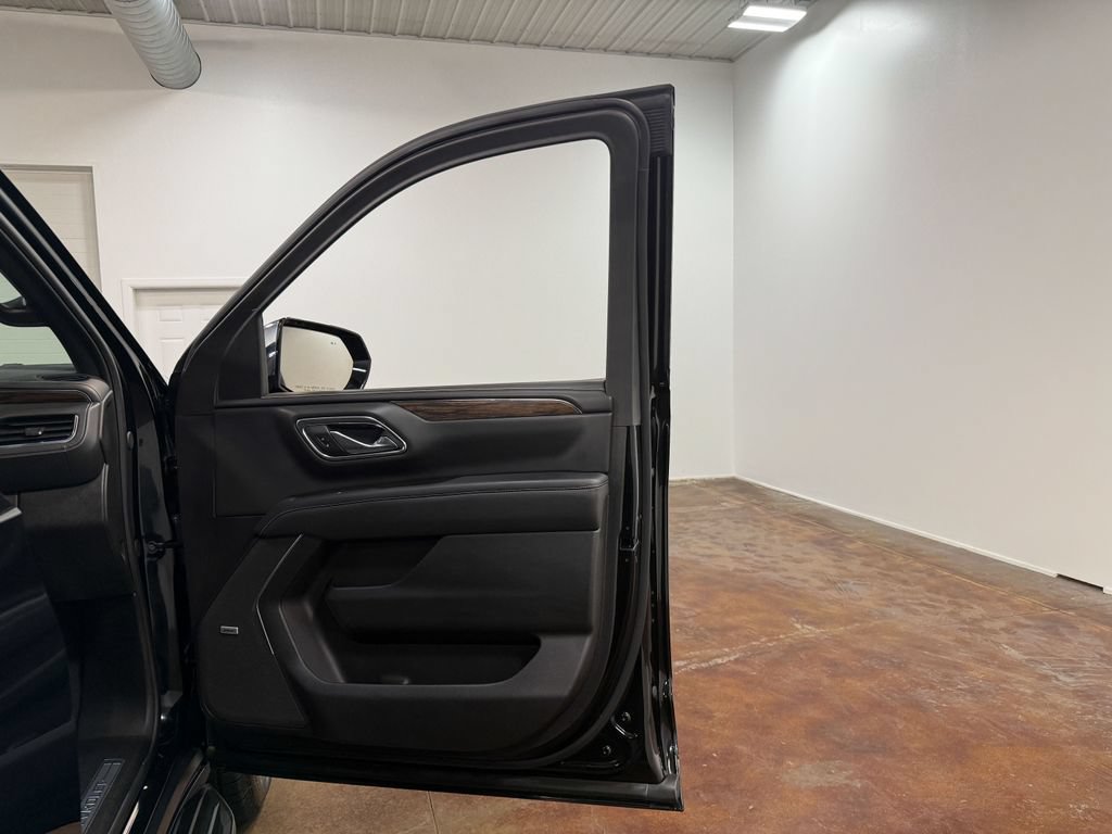 Used 2024 Chevrolet Suburban Premier AWD/4WD image 59