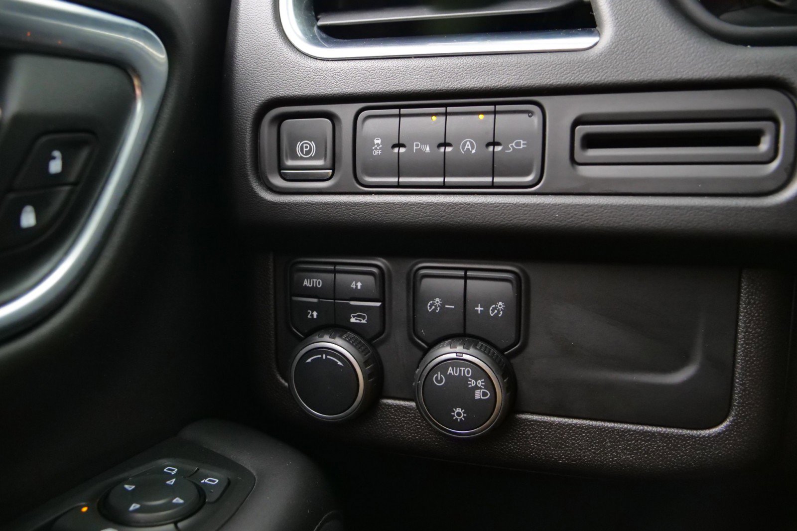 Used 2021 Chevrolet Suburban LT image 16