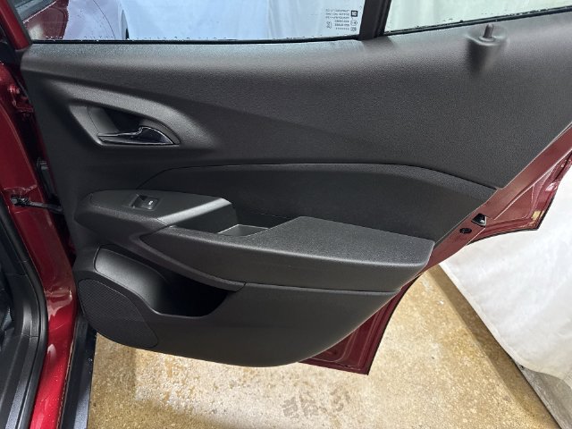 Used 2025 Chevrolet Trax LT FWD image 24