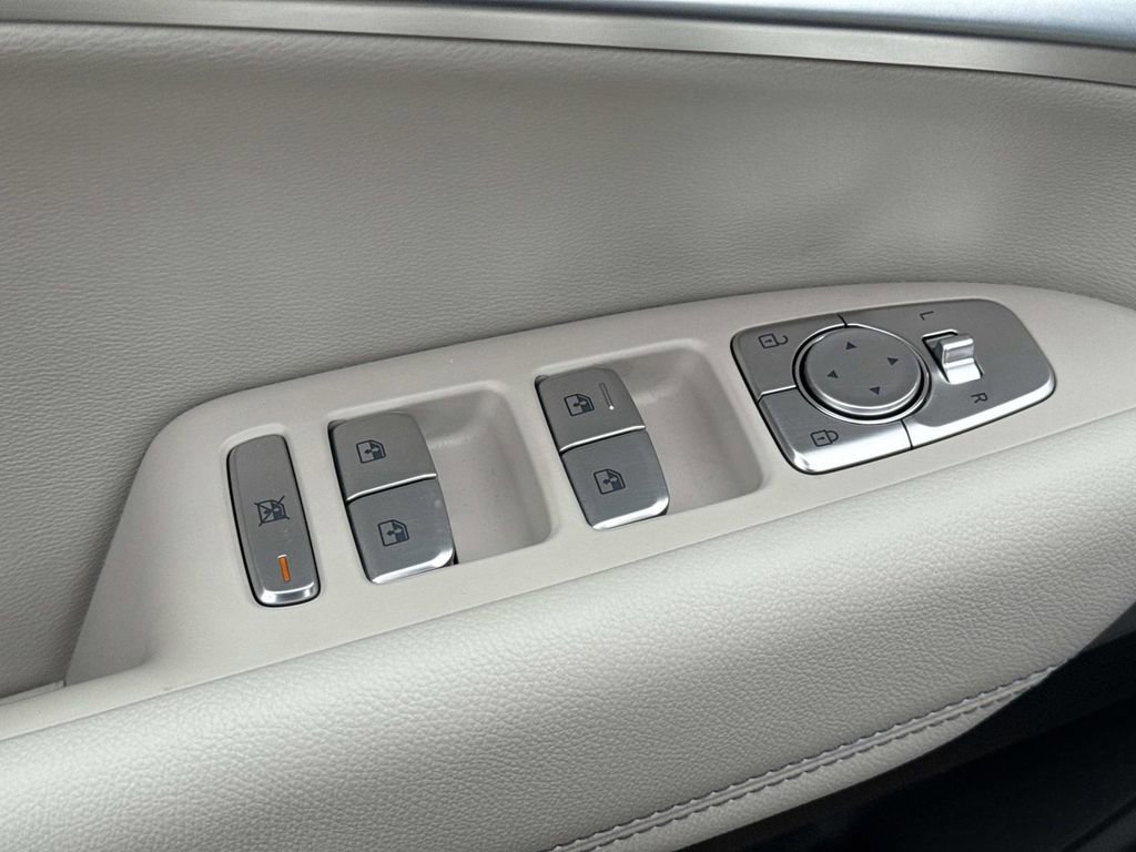 Used 2023 Genesis G70 2.0T RWD image 18