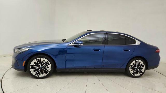 Used 2026 BMW 530i xDrive image 3