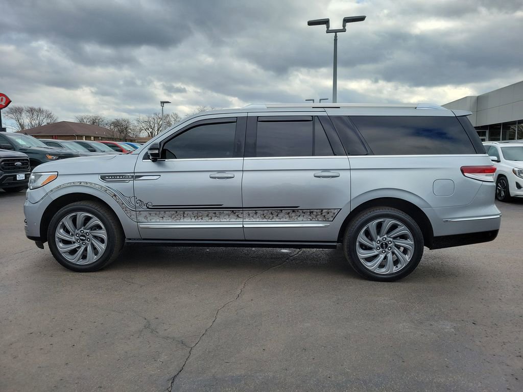 Used 2024 Lincoln Navigator L Reserve image 7