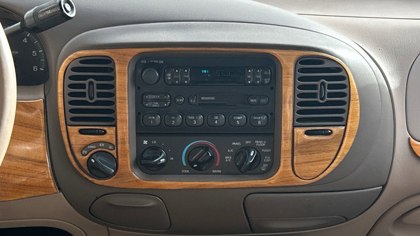 Used 1998 Ford Expedition Eddie Bauer AWD/4WD image 18