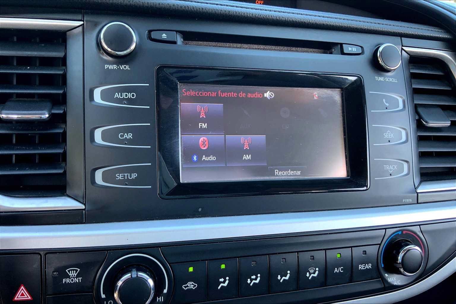 Used 2019 Toyota Highlander LE FWD image 30