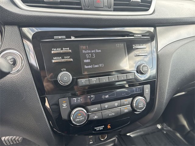 Used 2016 Nissan Rogue SV image 19