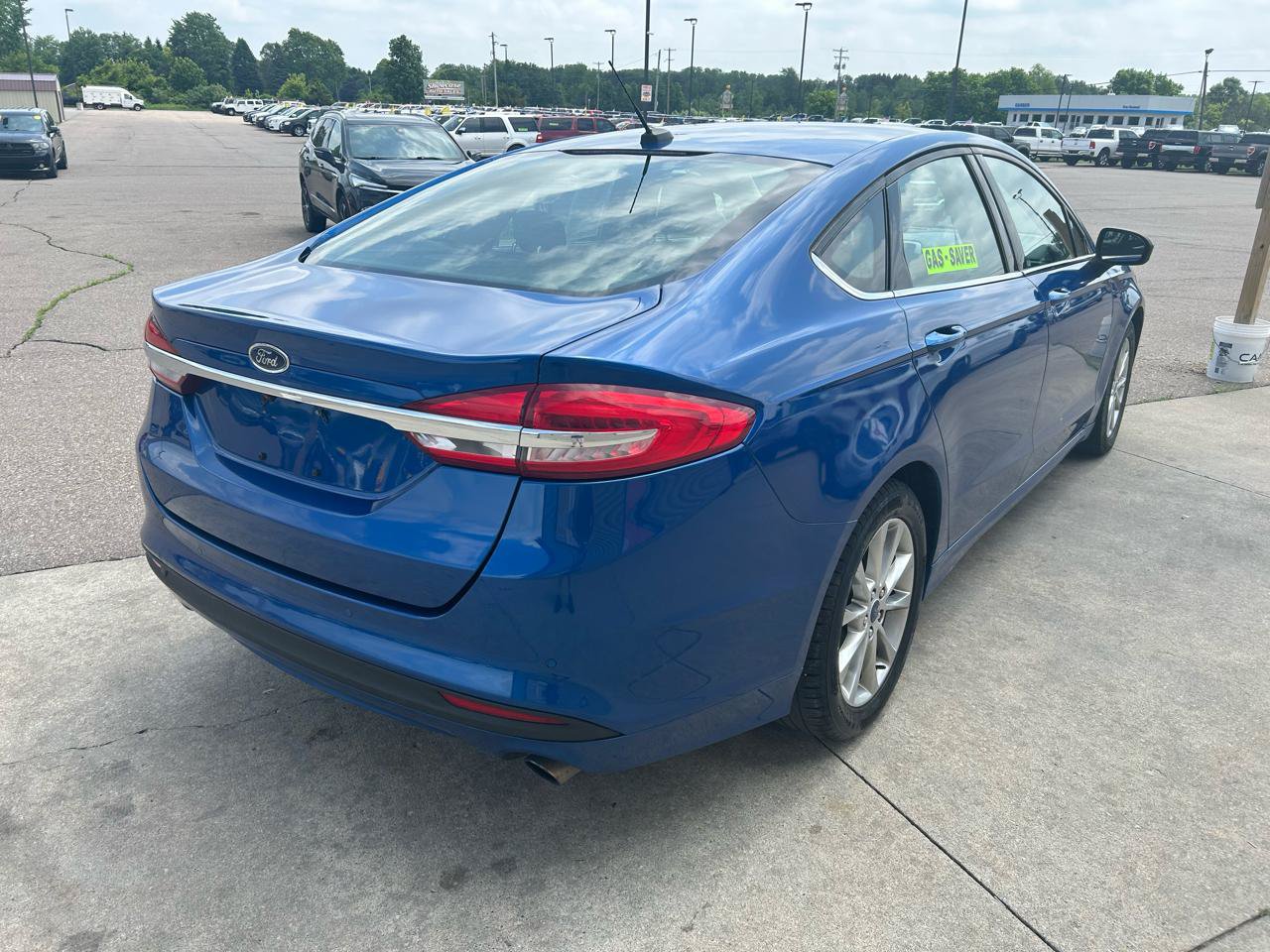 Used 2017 Ford Fusion SE w/ Fusion SE Technology Package FWD image 5