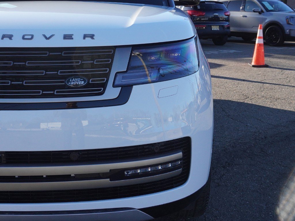 Used 2025 Land Rover Range Rover SE image 16