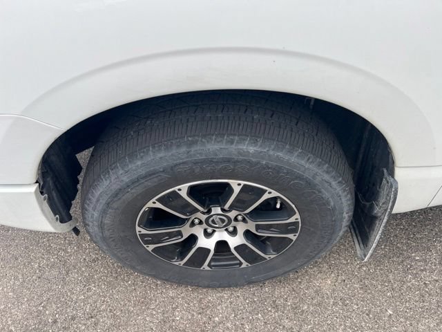Used 2022 Nissan Titan SV AWD/4WD image 2