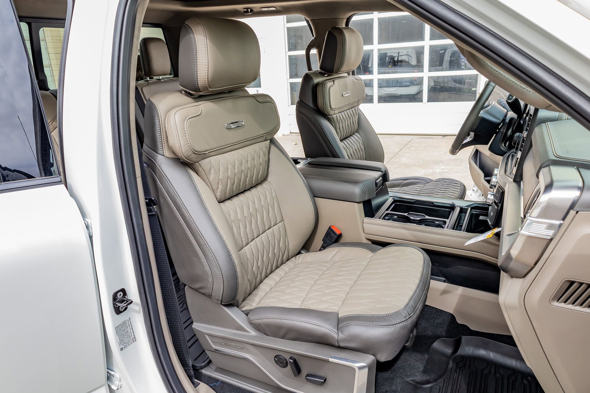 Used 2026 Ford F450 Platinum w/ Platinum Plus Package image 30