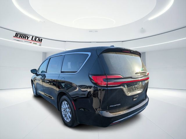 Used 2024 Chrysler Pacifica Touring-L image 5