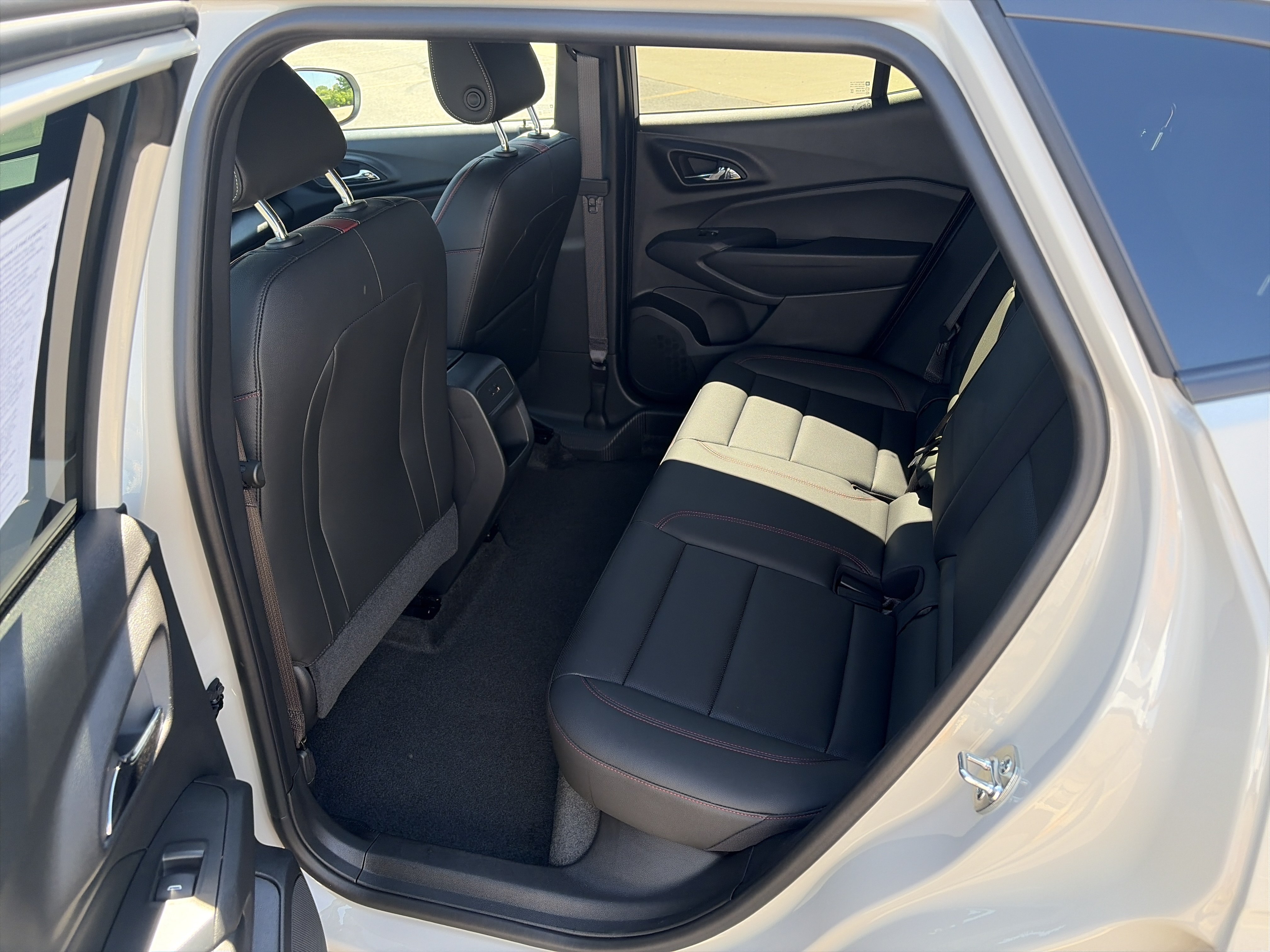 Used 2026 Chevrolet Trax RS w/ Sunroof Package FWD image 12