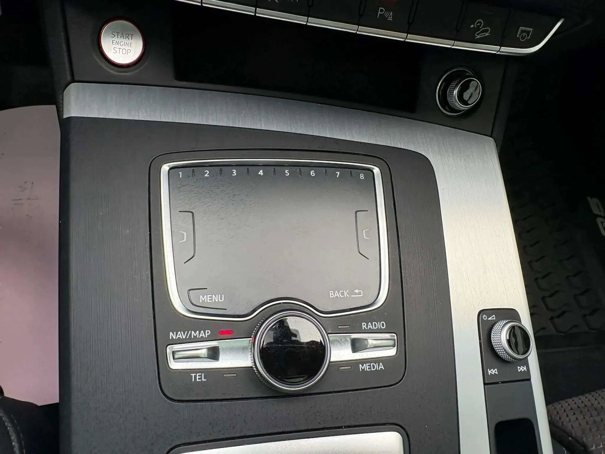 Used 2018 Audi SQ5 Premium Plus w/ Navigation Package image 39