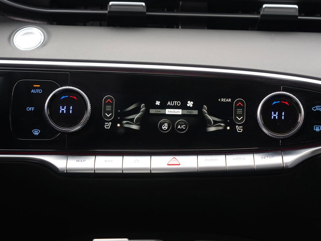 Used 2024 Genesis GV70 2.5T w/ Advanced Package image 24