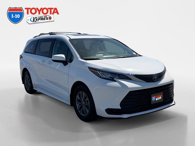 Certified 2022 Toyota Sienna LE w/ LE Plus Package AWD/4WD image 7