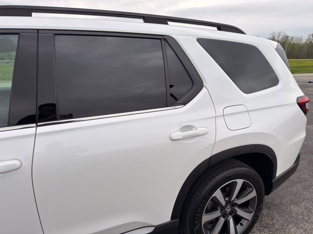 Used 2024 Honda Pilot Touring image 10