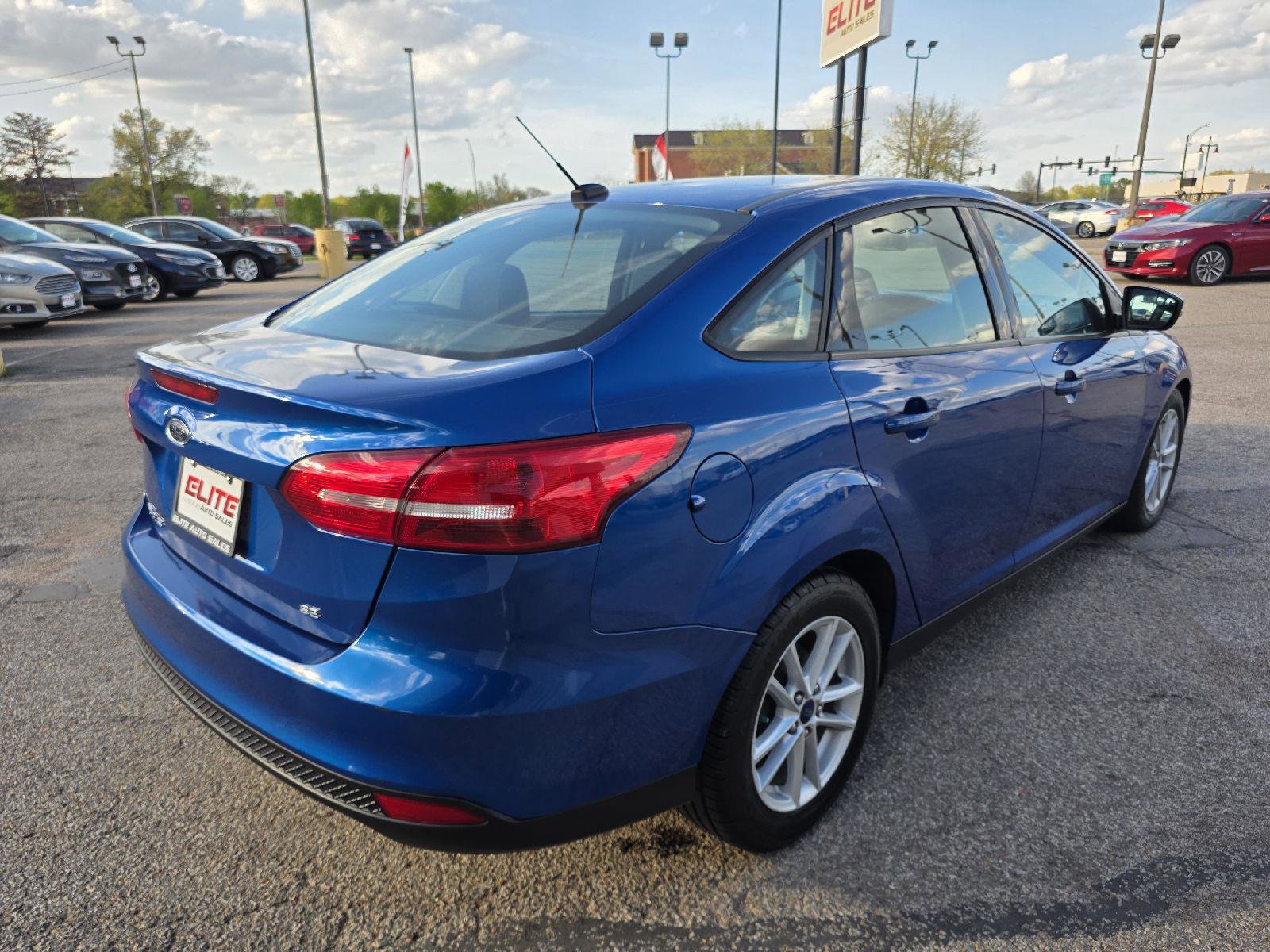 Used 2018 Ford Focus SE w/ Cold Weather Package FWD image 5