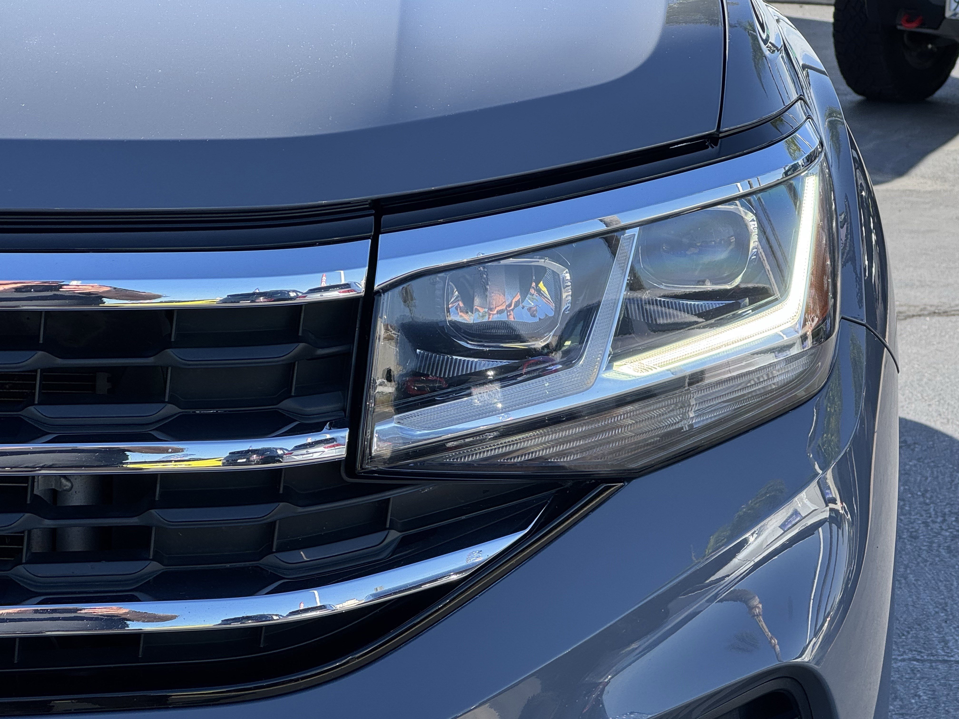 Certified 2022 Volkswagen Atlas Cross Sport SE w/ Panoramic Sunroof Package FWD image 6