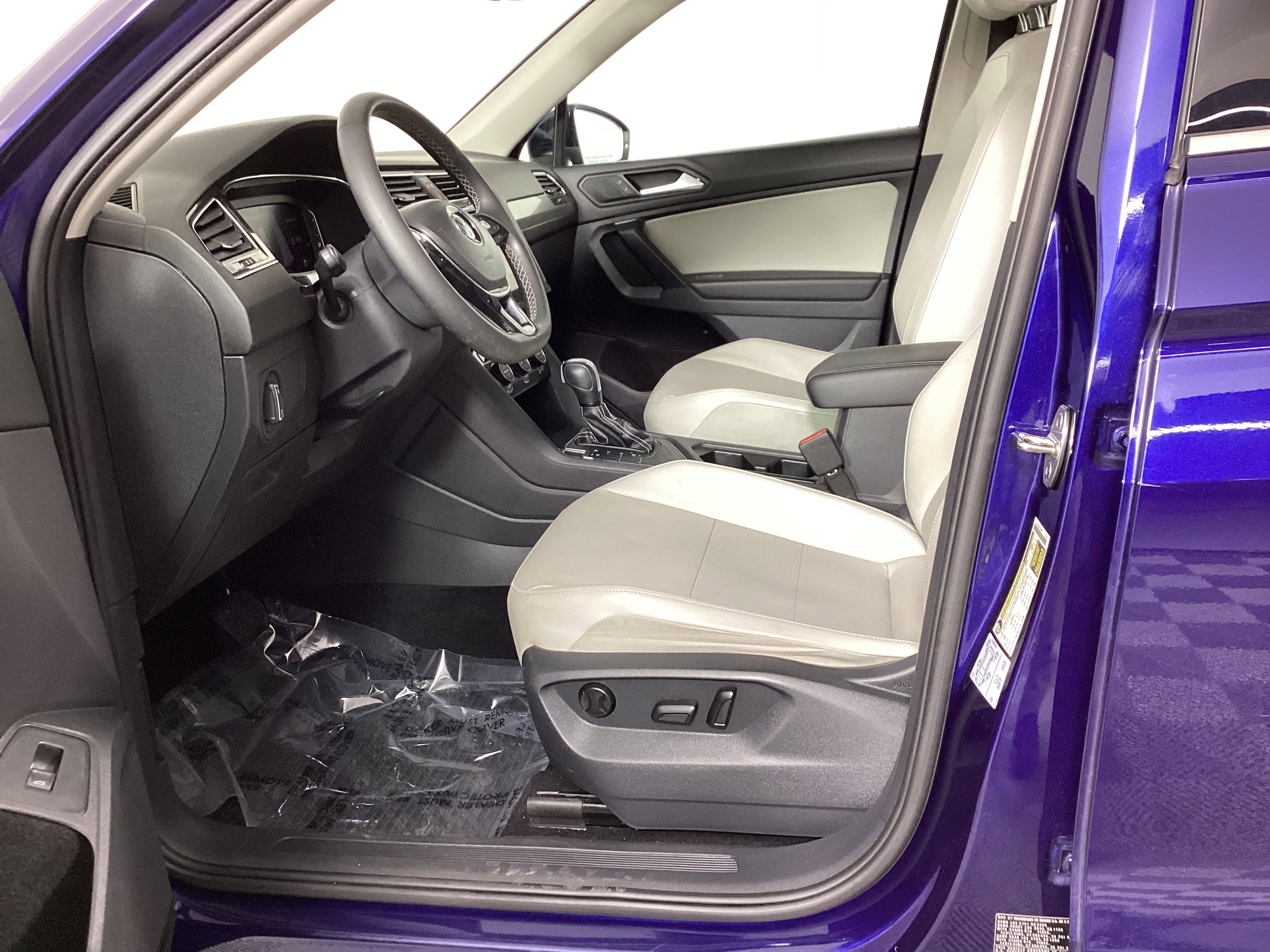 Used 2021 Volkswagen Tiguan SEL image 30