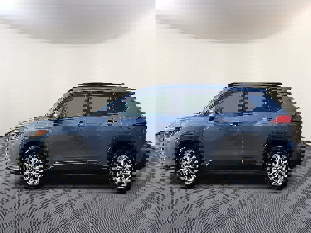 Used 2022 Toyota Corolla Cross LE image 6