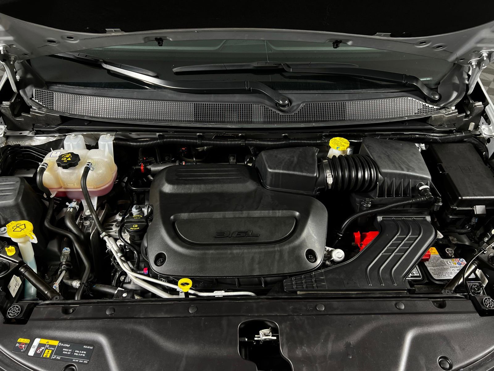 Used 2024 Chrysler Pacifica Touring-L image 9