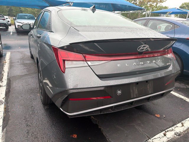 Certified 2025 Hyundai Elantra SEL FWD image 8