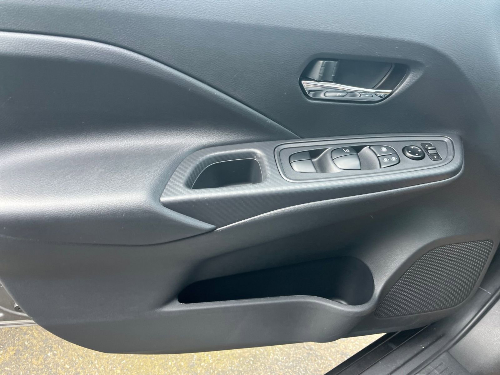 Used 2025 Nissan Versa SV image 18