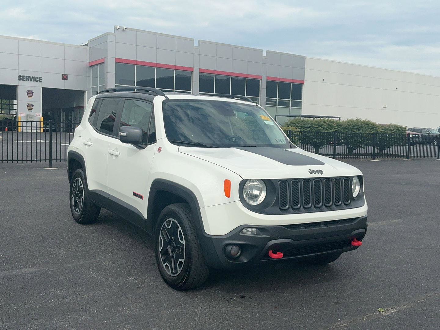 Used 2016 Jeep Renegade Trailhawk AWD/4WD image 3