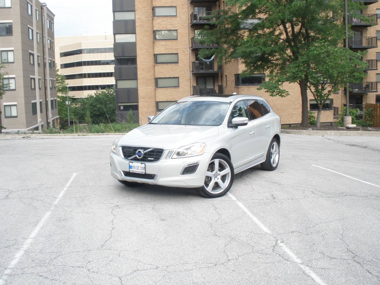 Used 2011 Volvo XC60 T6 R-Design w/ Convenience Pkg AWD/4WD image 17