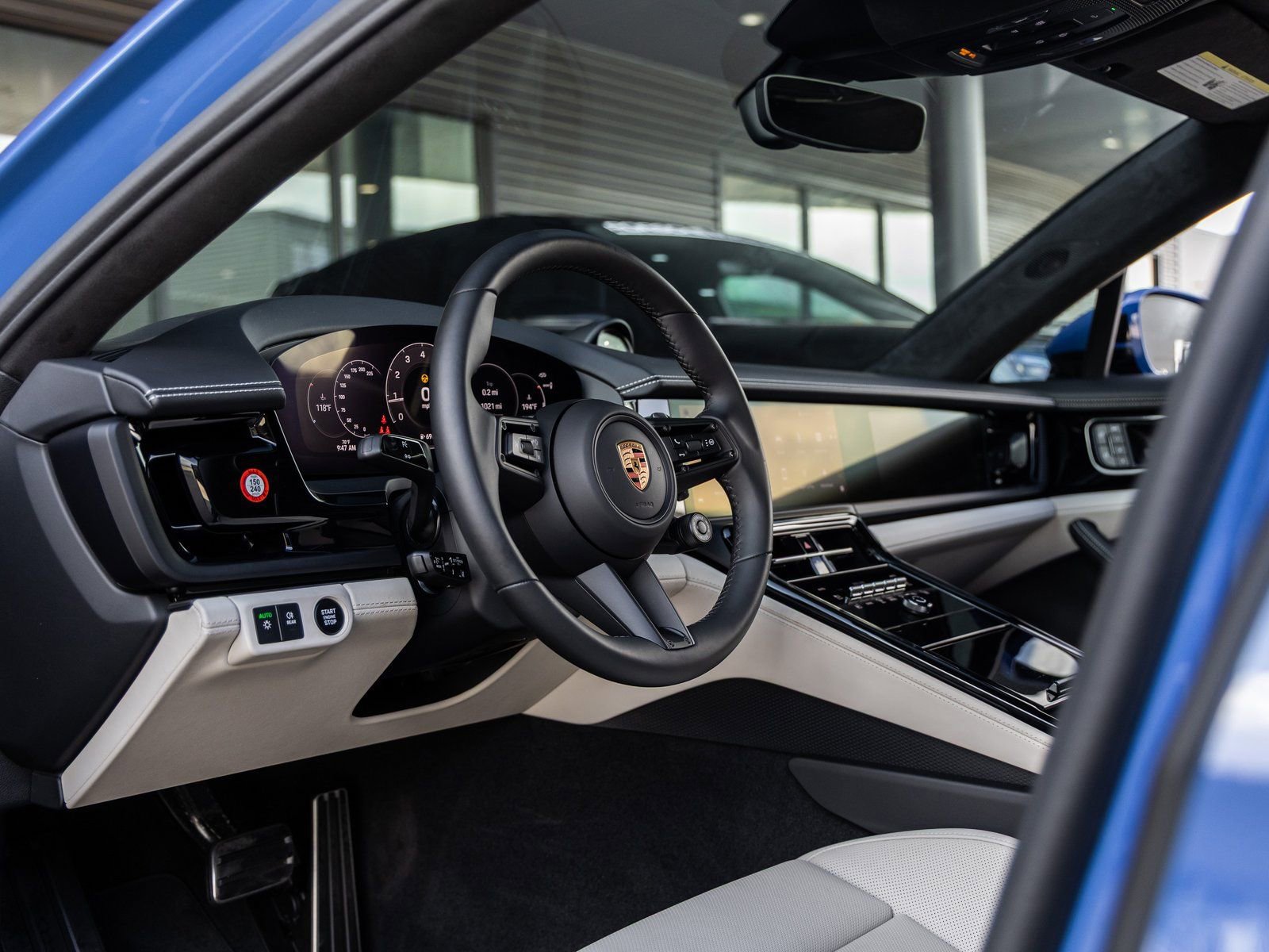 Used 2025 Porsche Panamera GTS image 4