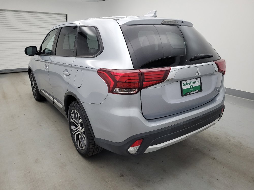 Used 2017 Mitsubishi Outlander SE AWD/4WD image 5