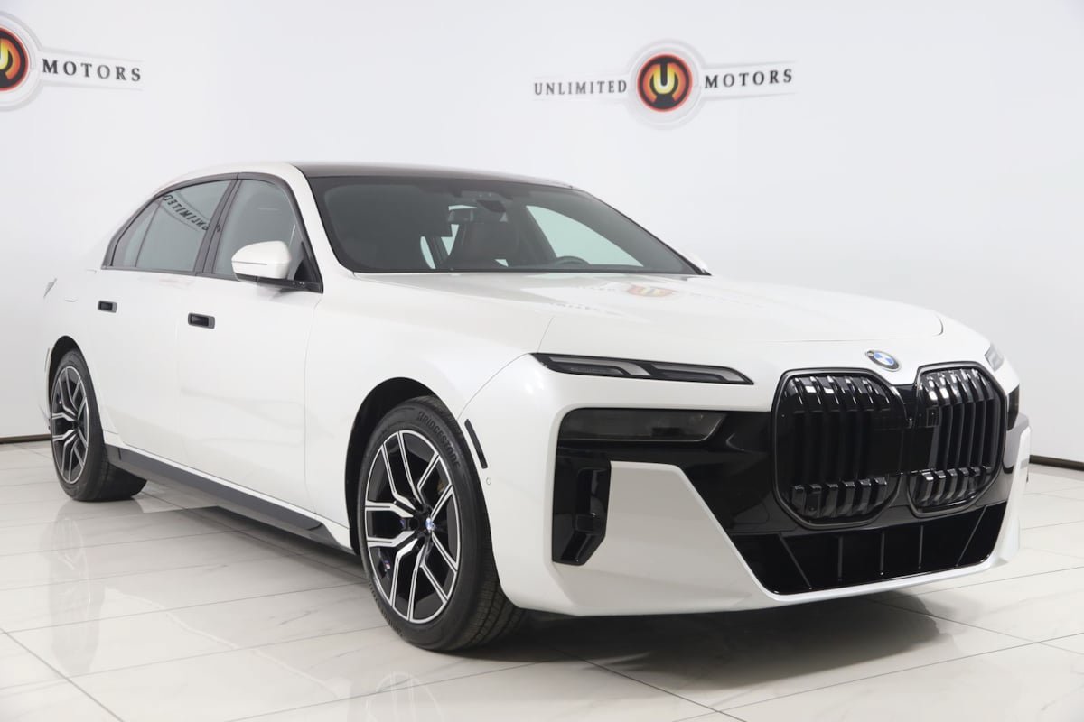 Used 2025 BMW 760i xDrive AWD/4WD image 31