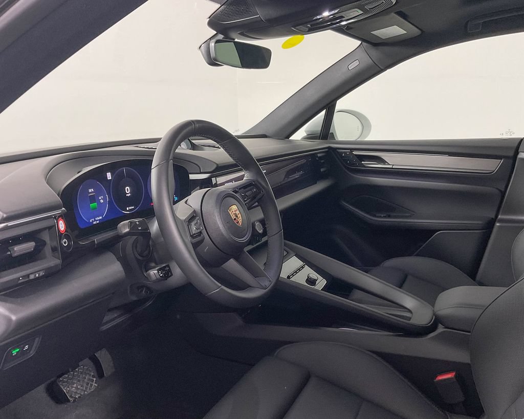 Certified 2024 Porsche Macan 4 Electric AWD/4WD image 4